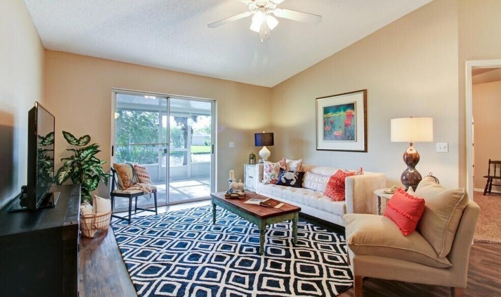 Building Photo - 90 Reeding Ridge Dr E