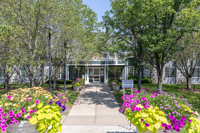 Building Photo - Blooming Meadows South