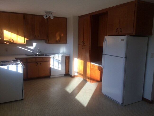 Building Photo - 2003 Stratford Rd