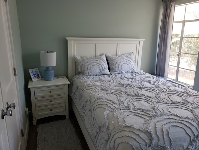 queen guest room - 621 SW Saint Lucie Crescent