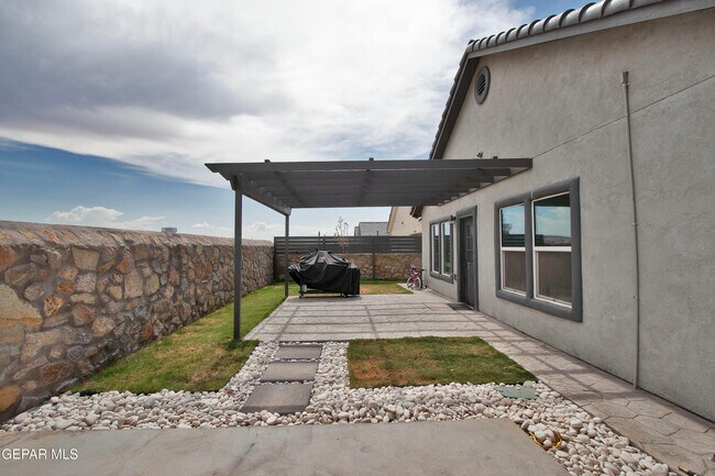 Building Photo - 13416 Cinderford Ave