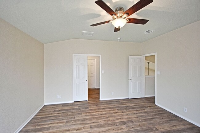 Building Photo - 2121 Sinclair Dr