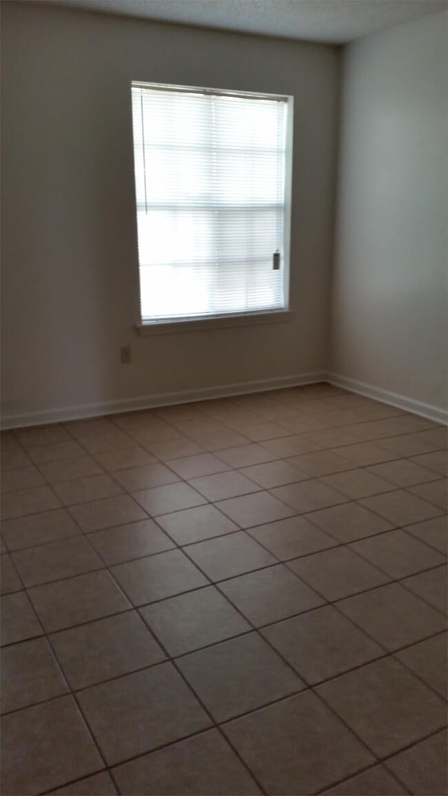 Building Photo - 112 Oak Ridge Ave