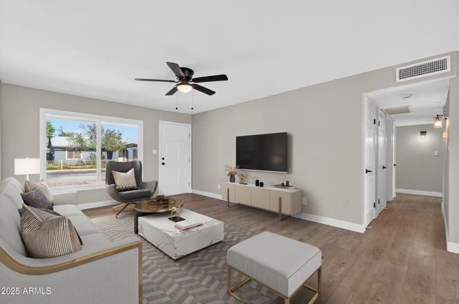 Building Photo - 5039 W Vernon Ave