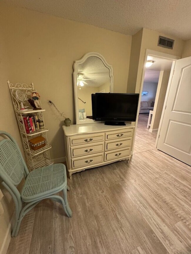Building Photo - Furnished 2/2 Seasonal in Seven Lakes