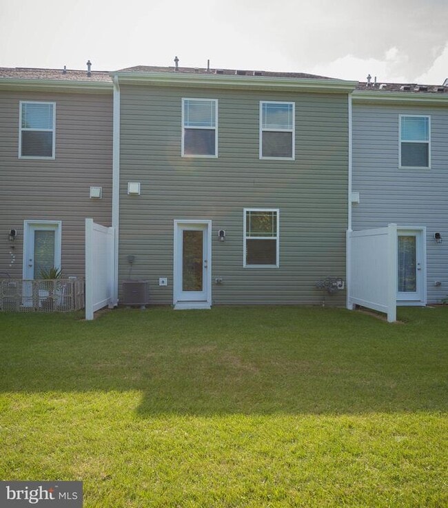 Building Photo - 417 Creekbed Cir