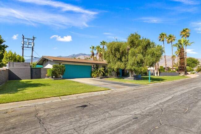 Building Photo - Stylish Fully Furnished Home in Palm Springs - Annual Lease