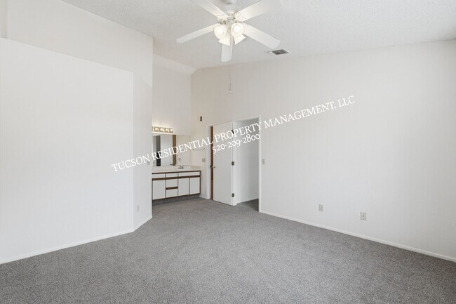 Building Photo - 9960 E Banister Dr