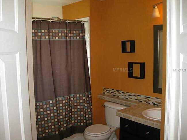 Building Photo - UCF Area 4 bedrooms/2.5 baths with 2 Car Garage on a Cul-De-Sack