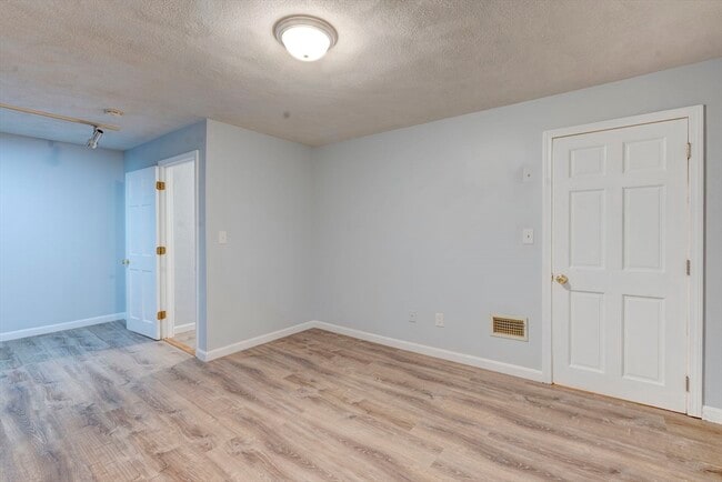 Building Photo - 46 Wyllis Ave