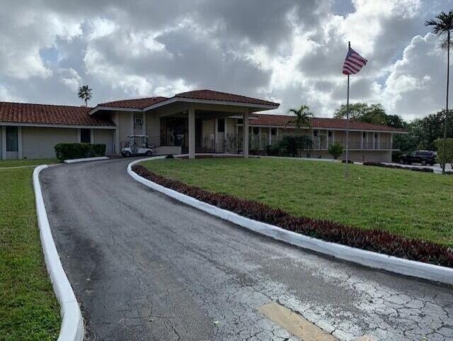 Building Photo - 4154 Inverrary Dr