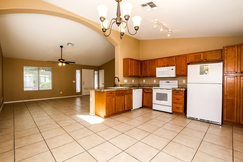 Building Photo - 3705 W Cat Balue Dr