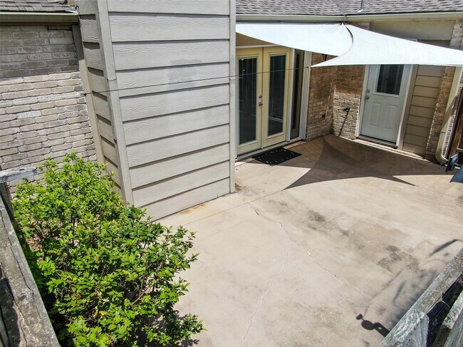 Building Photo - 6602 Montauk Dr