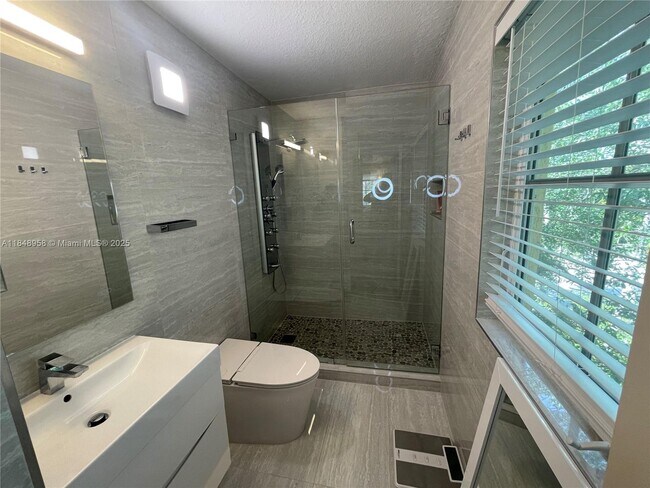 Building Photo - 160 Jacaranda Country Club Dr