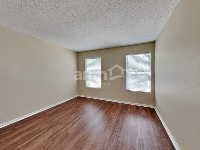 Building Photo - 2317 Bridlewood Dr