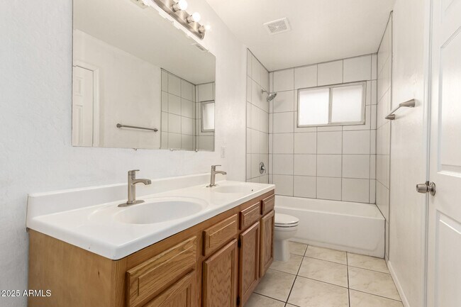 Building Photo - 3613 S Kenneth Pl