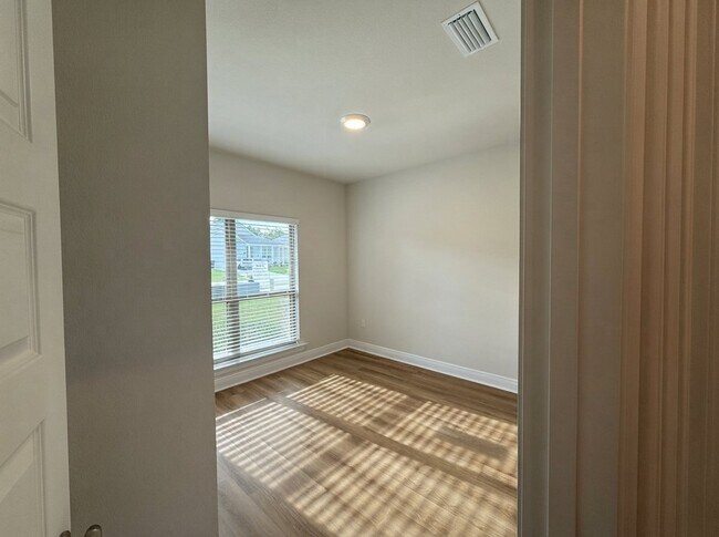 Building Photo - 21194 Teluga Ave