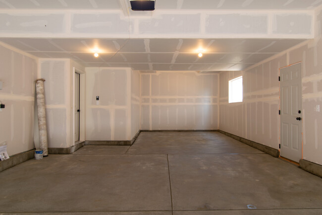 Building Photo - 2055 Moon Rise Dr
