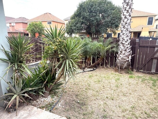 Building Photo - 9310 Albany Dr