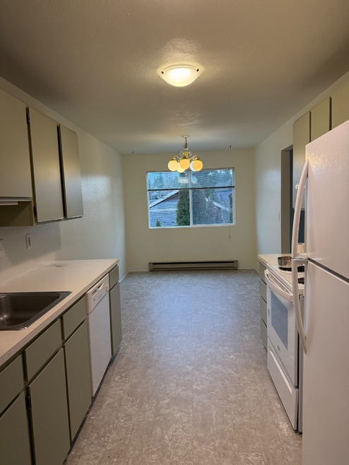 Building Photo - 8858 Interlake Ave N