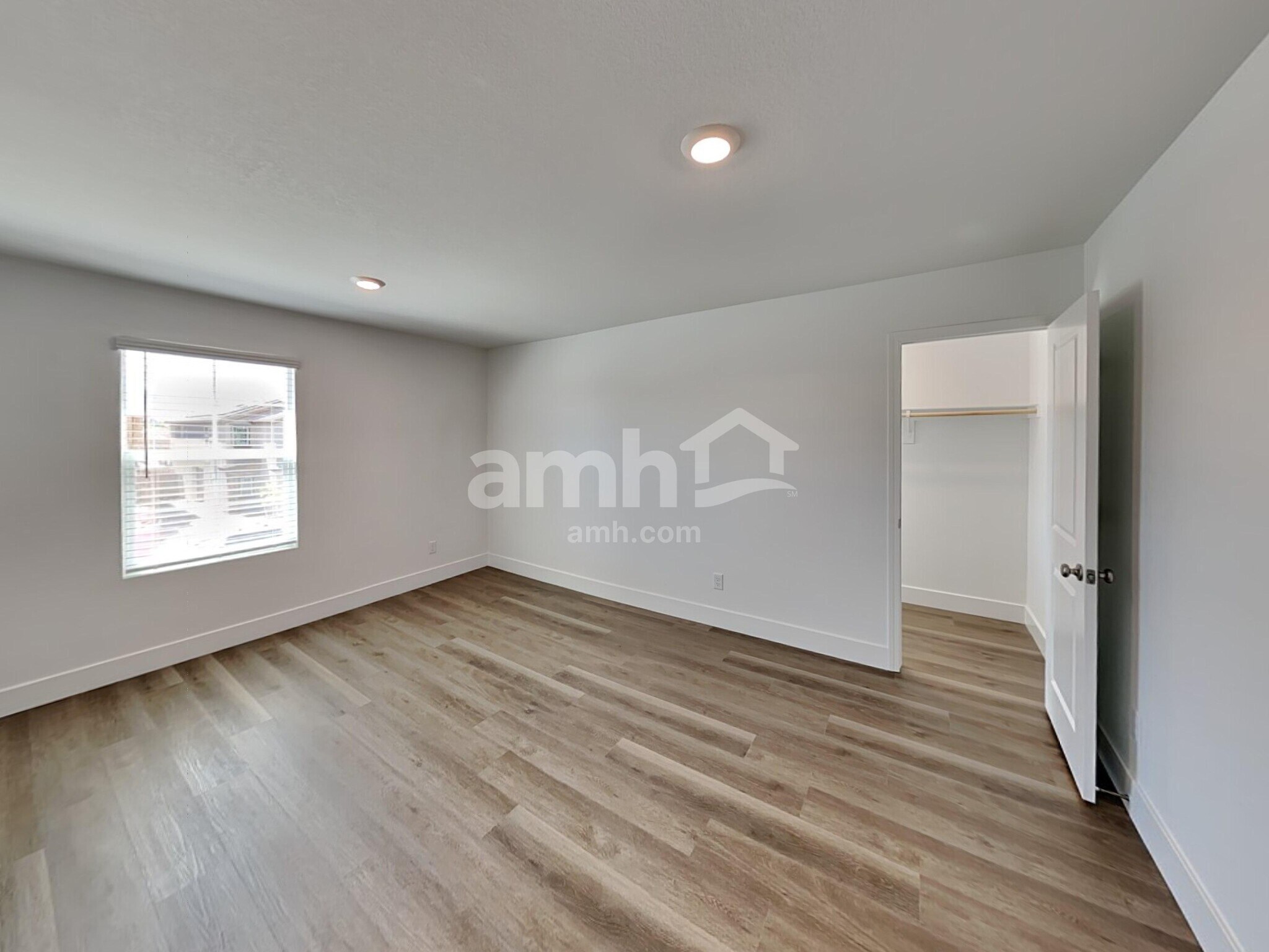 Building Photo - 5856 Vaes Dothrak St
