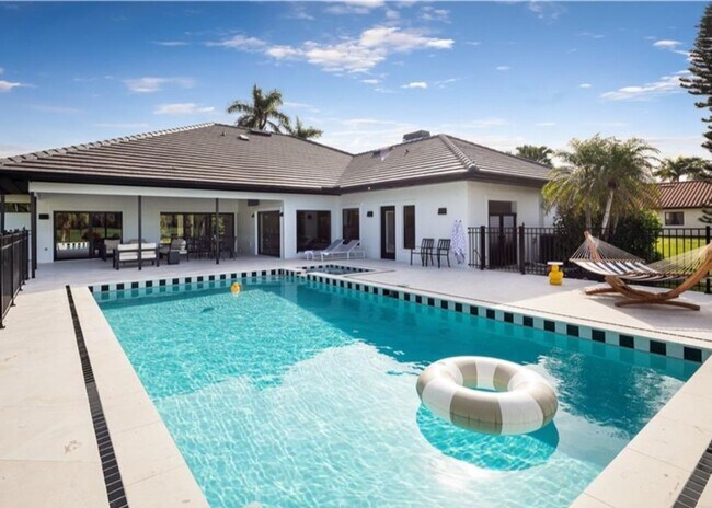 Building Photo - STUNNING REMODELED 4-BEDROOM, 3.5-BATH FUR...