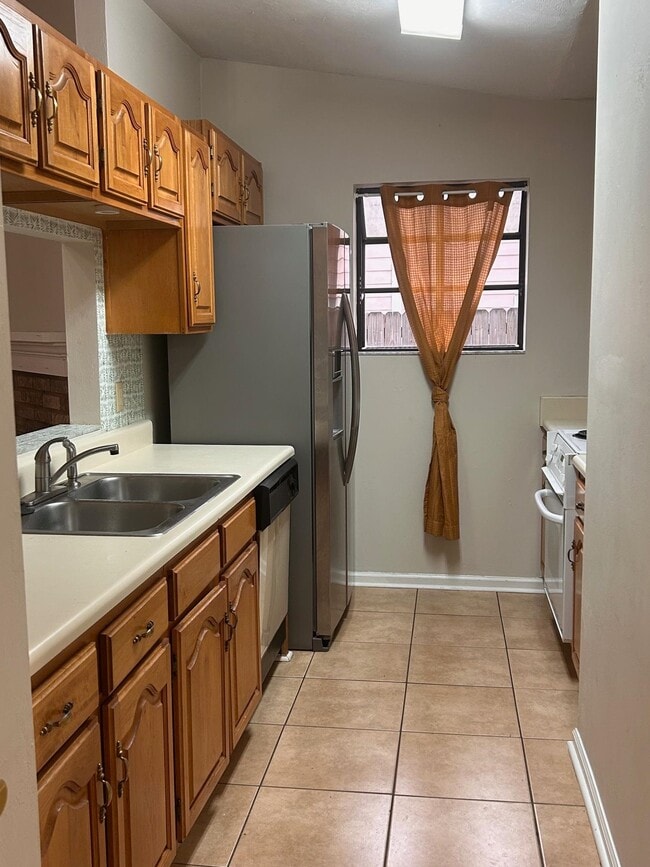 Building Photo - 1141 Brafforton Dr