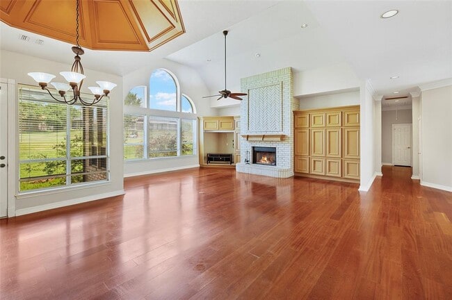 Building Photo - 19 Greenview St