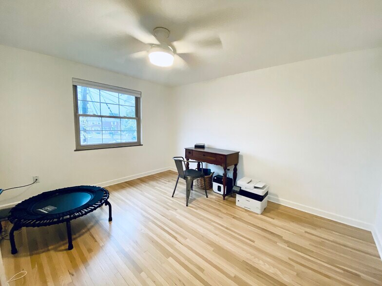 Building Photo - 1845 Northwest Ct