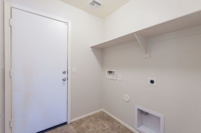 Building Photo - 5054 S 235th Dr