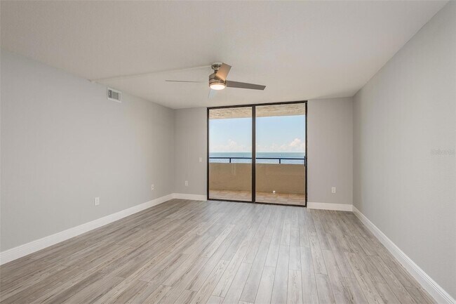 Building Photo - 6035 Sea Ranch Dr