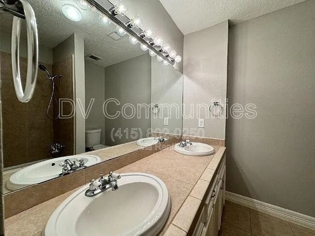 Building Photo - 4807 Country Club View