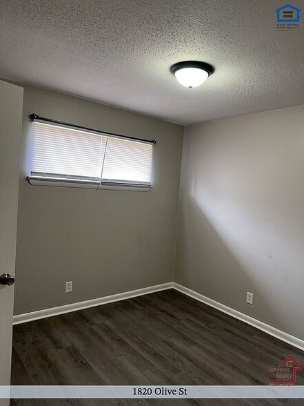 Building Photo - 1820 Olive St