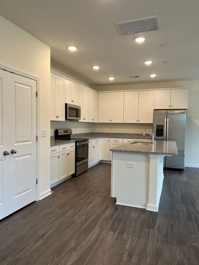 Building Photo - 6039 Haddington Dr