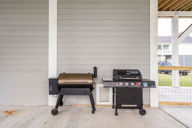 Building Photo - 939 Palm Ridge Dr