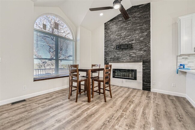 Building Photo - 5701 N Wagonwheel Trail