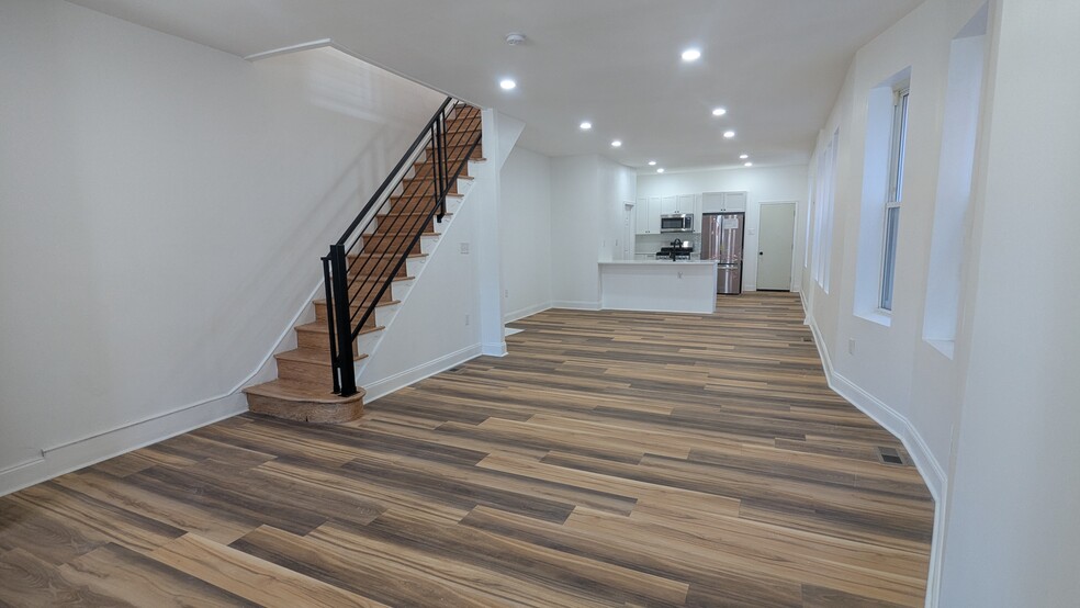 Building Photo - 1223 S 53rd St