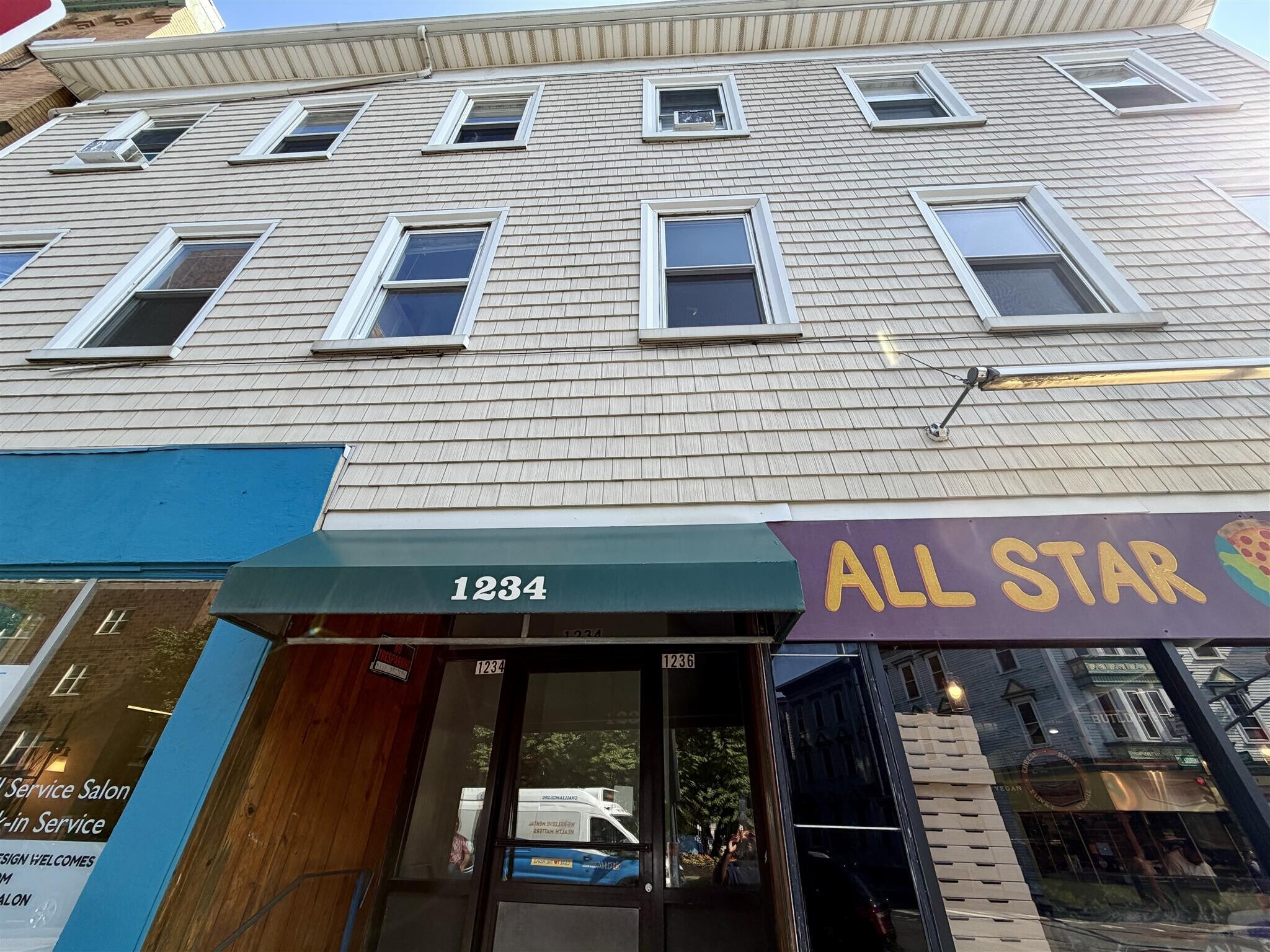 Building Photo - 1236 Cambridge St