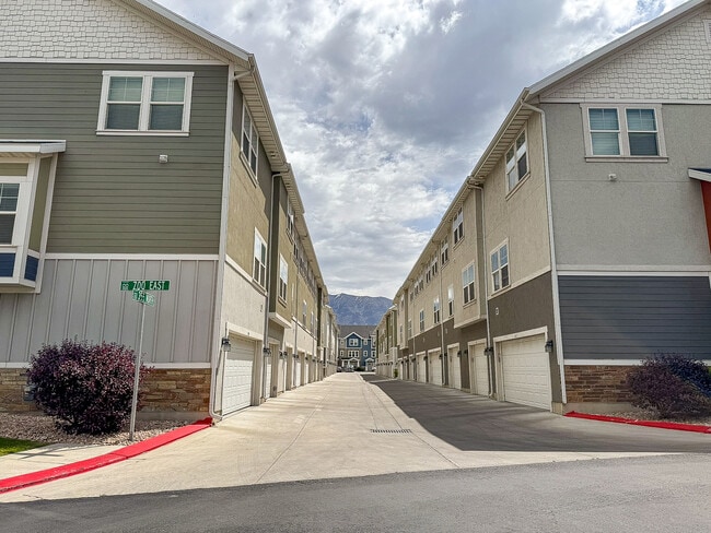 Building Photo - 699 E 355 N