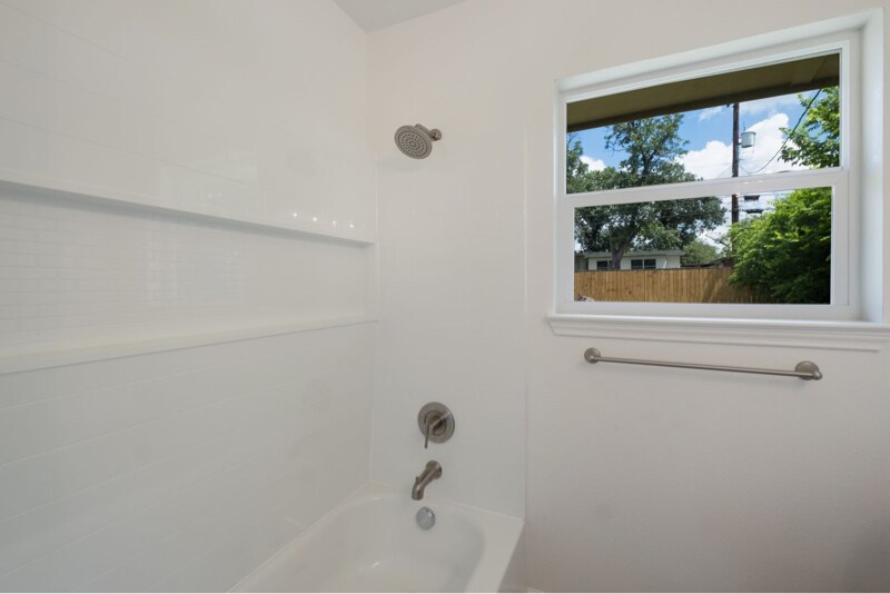 Building Photo - 523 Gilbert Ln