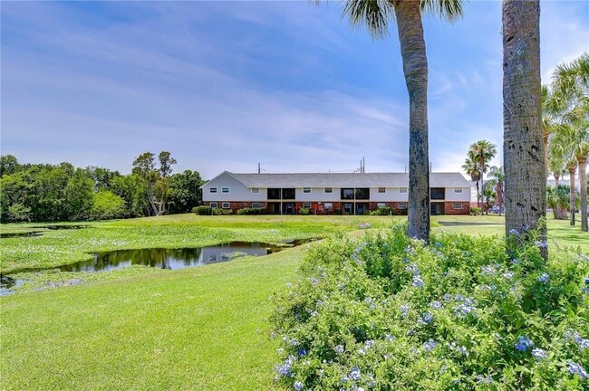 Building Photo - 200 Country Club Dr