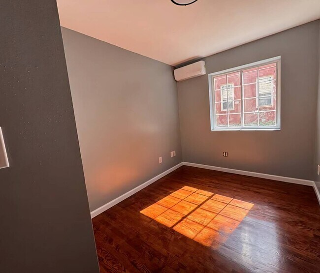 Building Photo - 4299 Kepler Ave