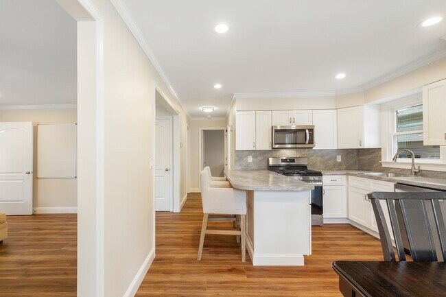 Building Photo - 165 Byrne Ave