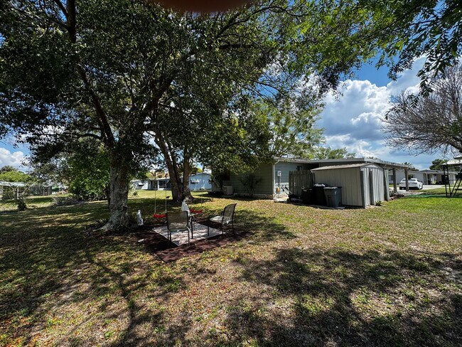 Building Photo - Charming Ocala Retreat in Peaceful 55+ Community – Move-In Ready!