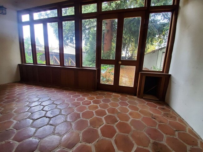 Building Photo - 1241 Perkins Way