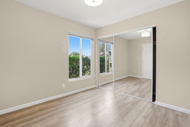 Building Photo - 8879 Hillery Dr