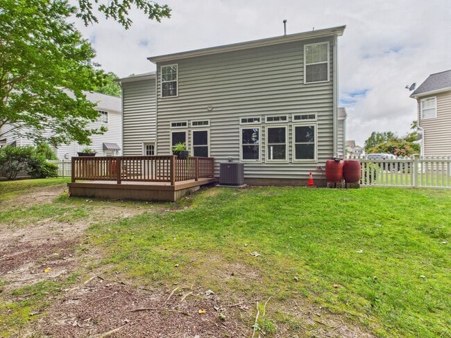Building Photo - Stunning 4-Bedroom, 2.5-Bathroom Home in t...