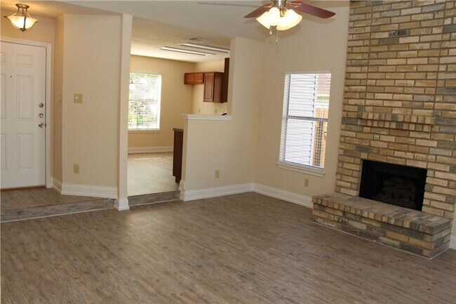Building Photo - 605 Elder Way