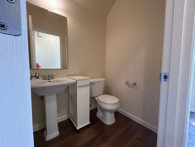 Building Photo - Spacious 4 Bedroom (plus den), 3 Bath Home...