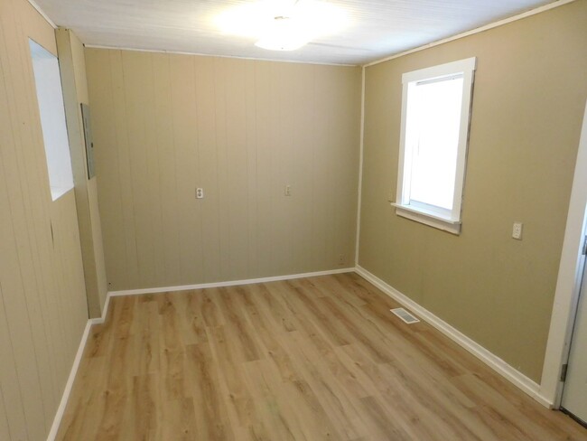 Building Photo - Newly renovated 2 bedroom/1 bath in El Dor...